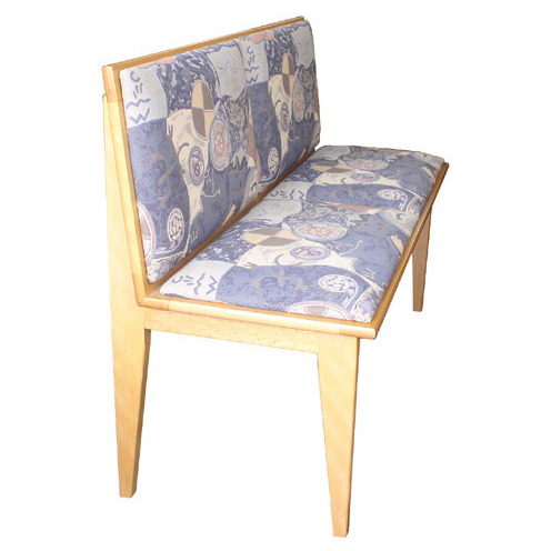 Banquette bois clair rembourrée sur mesure – Réf. 0194